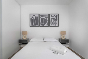 2 bedroom apartment with balcony 10th arr